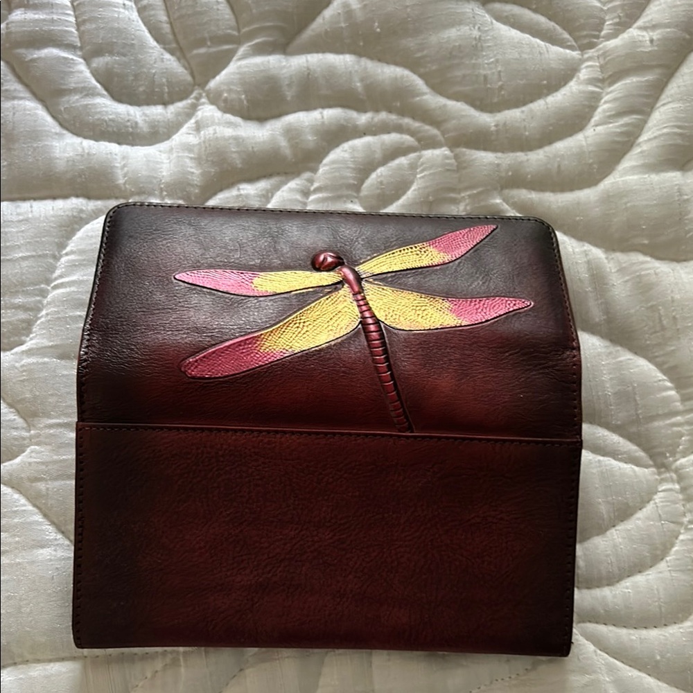 Brown Dragonfly Clutch
